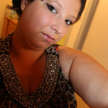 Profil de Nayira, 26 ans, Rencontre cougar à Orford (Québec)
